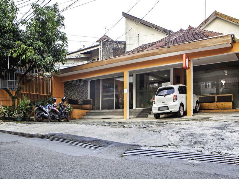 Reddoorz Syariah Near Btc Fashion Mall Бандунг Экстерьер фото
