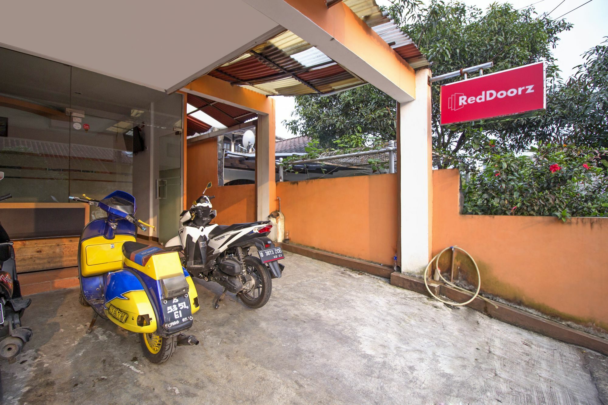 Reddoorz Syariah Near Btc Fashion Mall Бандунг Экстерьер фото